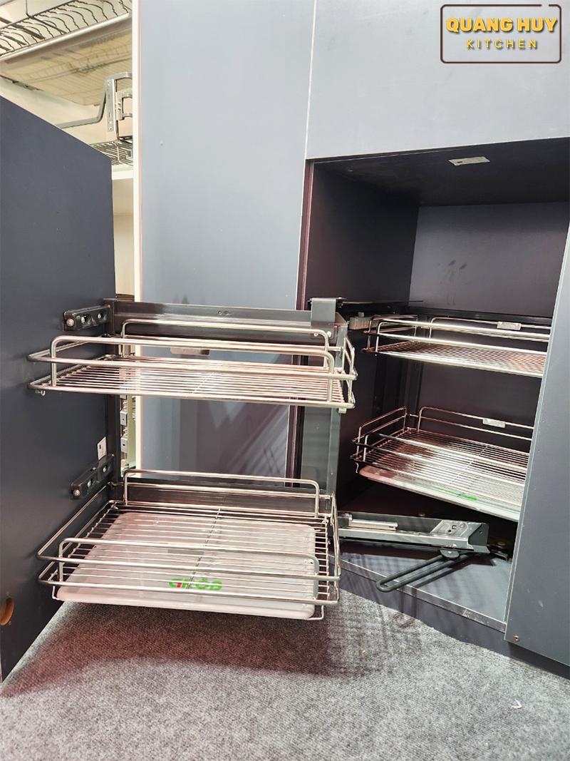 ke-goc-lien-hoan-inox-304-nan-det