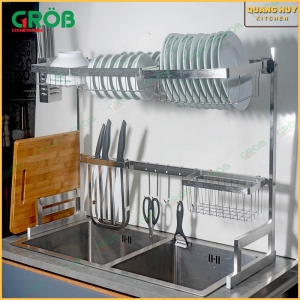 ke-up-chen-tren-bon-rua