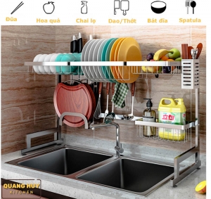 ke-up-chen-tren-bon-rua