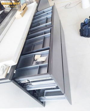 khay-chia-thia-dia-nhom-ma-pvd-cao-cap-1