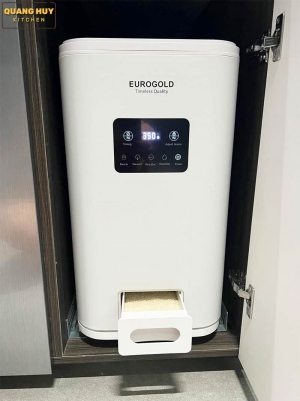 hinh-anh-thuc-te-thung-gao-thong-minh-hut-chan-khong