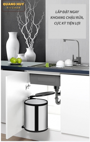 thung-rac-tron-gan-canh-tu-bep