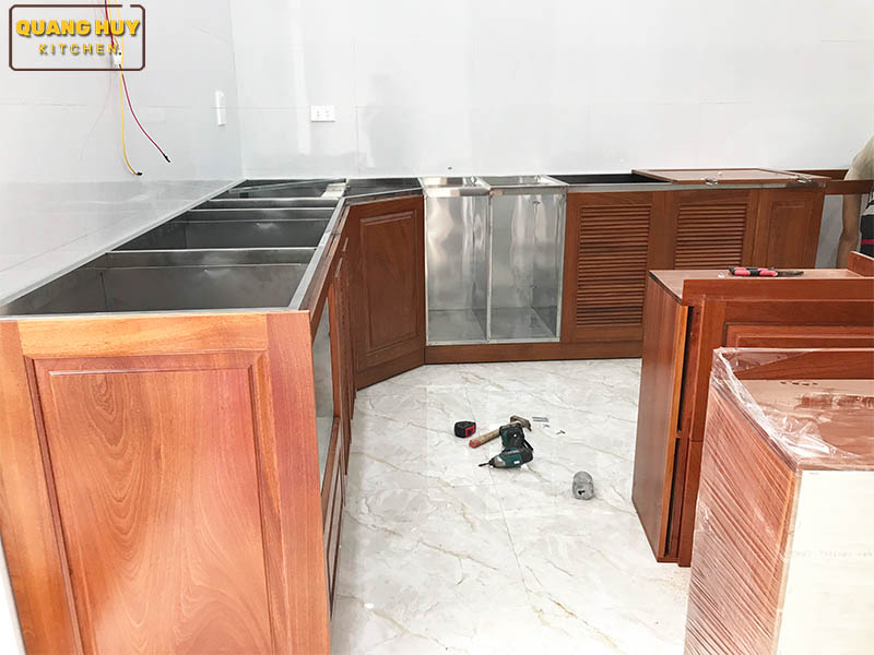 tu-bep-canh-go-xoan-dao-thung-inox-21