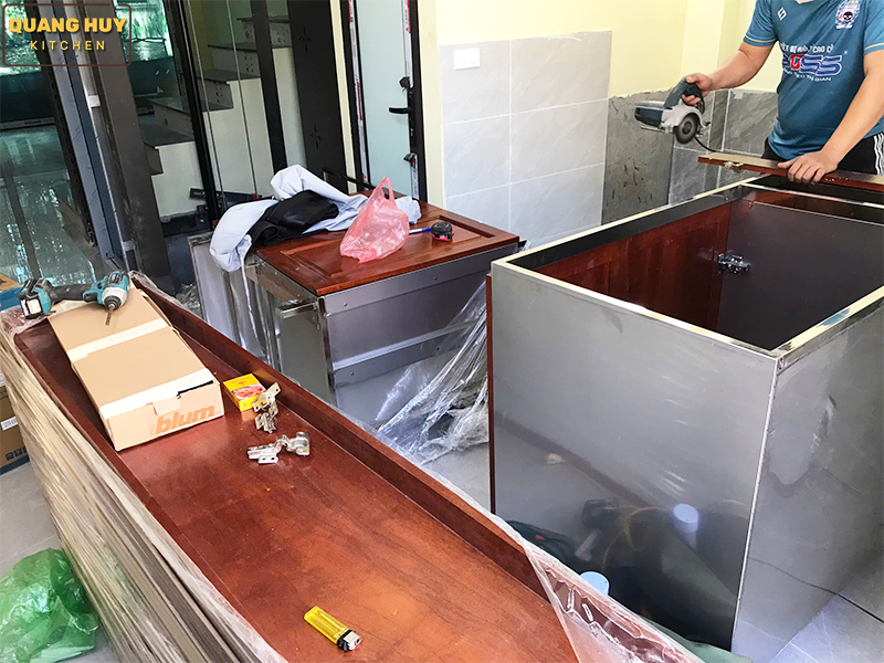 tu-bep-thung-inox-canh-xoan-dao-hoang-anh